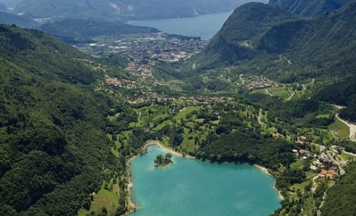 Lago di Tenno visto dall'alto | © APT Garda Trentino, North Lake Garda Trentino 